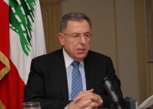 السنيورة خلف بري بمواجهة عون… ولكن السلاح للدولة!